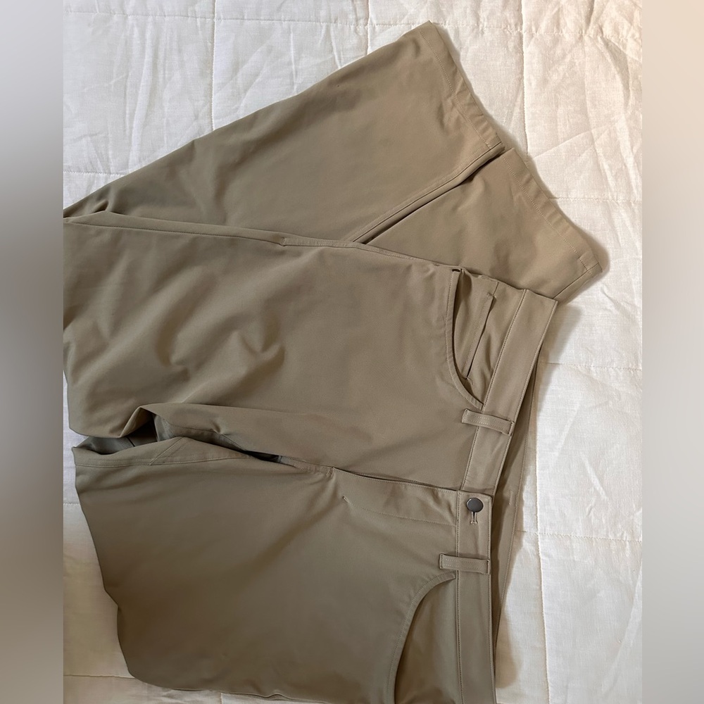 Lululemon Men’s ABC Slim-Fit Trouser Lightly Used